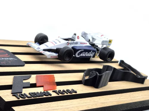 Toleman Hart TG184 F1 #19 (1984) - Ayrton Senna - на декоративна табела - декоративен предмет - Edicola - 1:24
