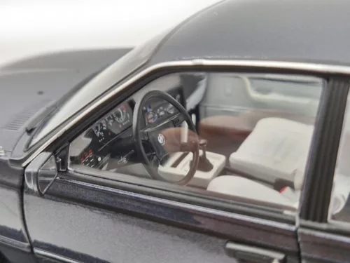 BMW E24 635 CSi coupe (1984) - Solido - 1:18