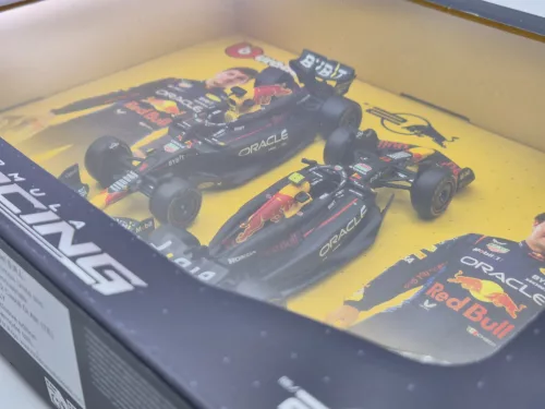 Red Bull RB20 F1 комплект (2024) - #1 Max Verstappen - #11 Sergio Perez - Bburago - 1:43