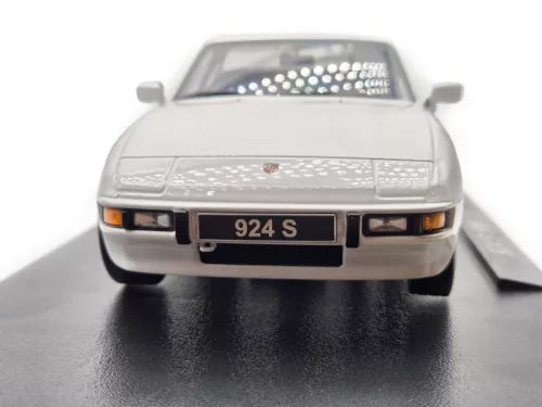 Porsche 924S coupe (1986) - бял - KK-Scale - 1:18