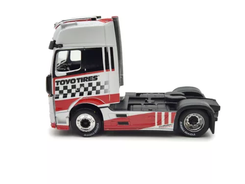 Mercedes Benz Actros 1851 MP4 Gigaspace Toyo Tires камион (2018) - Maisto - 1:64