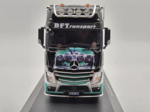 Mercedes Benz Actros MP4 AMG Petronas F1 камион - Edicola - 1:43