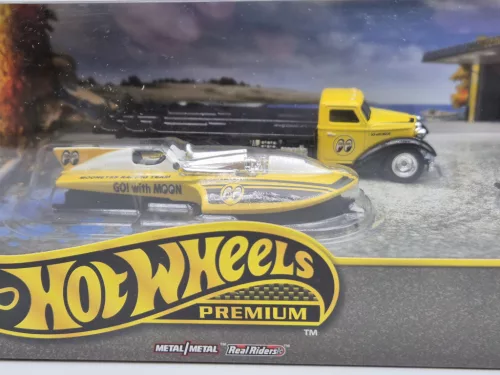 Hot Wheels Premium - комплект от 4 броя - Speed Waze - Classic Hydroplane - Citroen H Van - Toyota Stout Drift Truck - Hot Wheels диорама - 1:64