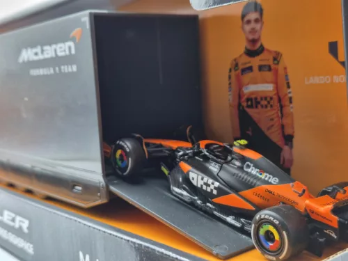 McLaren камион комплект - Mercedes Actros 2 Gigaspace - MCL38 F1 #4 - Lando Norris състезателен автомобил - Bburago - 1:43