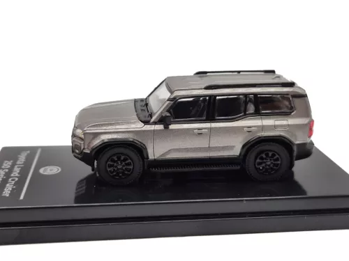 Toyota Land Cruiser 250 LHD (2024) - Paragon Models - 1:64