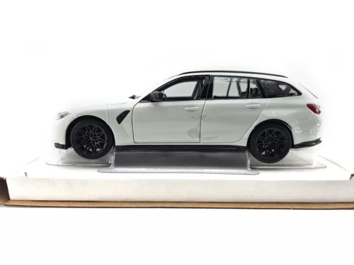 BMW G81 M3 Touring (2023) - бял - Bburago - 1:24