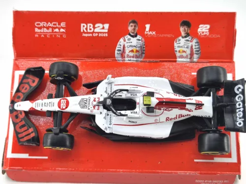 Red Bull RB21 F1 #1 (2025) - Japan GP - Yuki Tsunoda - Bburago - 1:43