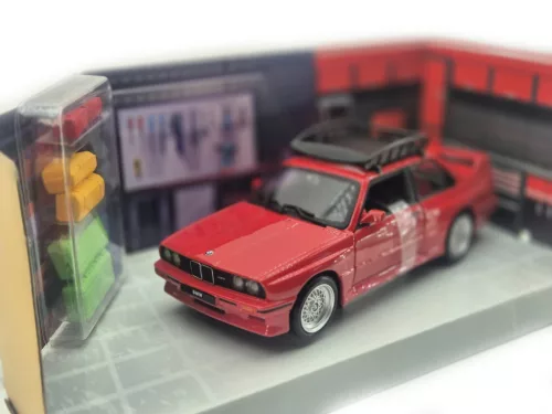 BMW E30 M3 с багажник за покрив и багаж - Bburago - 1:24